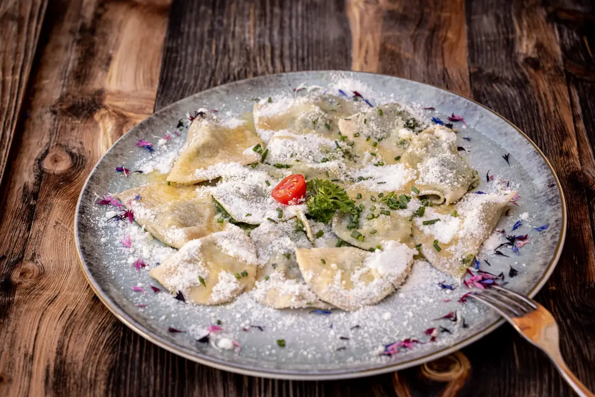 Schlutzkrapfen mit Parmesan und brauner Butter